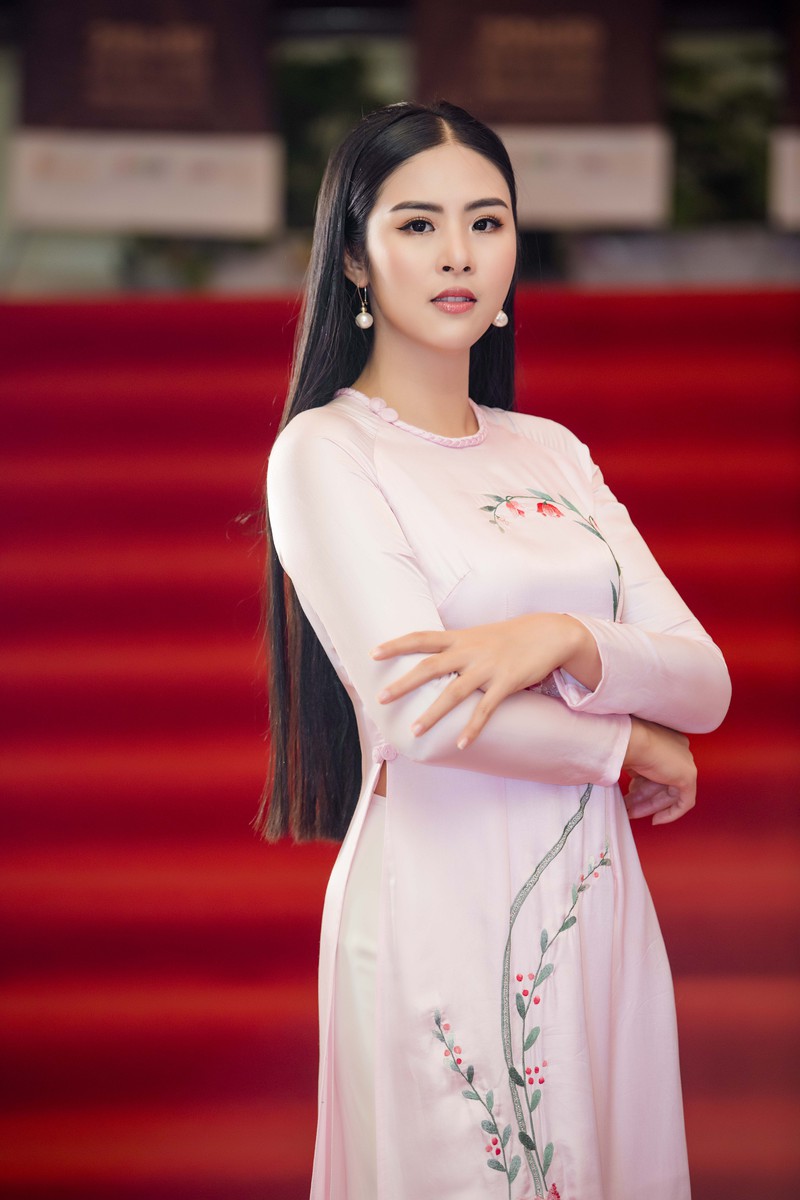 hoa hau ngoc han va do my linh hoi ngo khoe sac dau nam hinh 7