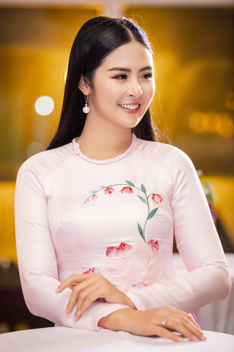 hoa hau ngoc han va do my linh hoi ngo khoe sac dau nam hinh 6