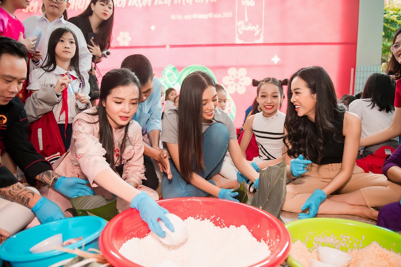 hoa hau tieu vy lan dau tro tai goi banh chung ngay tet hinh 6