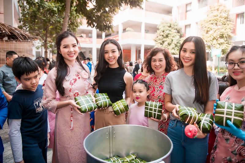 hoa hau tieu vy lan dau tro tai goi banh chung ngay tet hinh 12