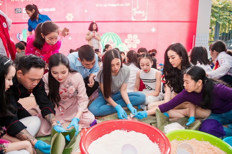 hoa hau tieu vy lan dau tro tai goi banh chung ngay tet hinh 8