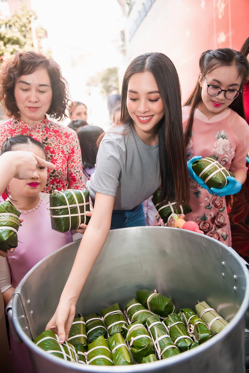 hoa hau tieu vy lan dau tro tai goi banh chung ngay tet hinh 11