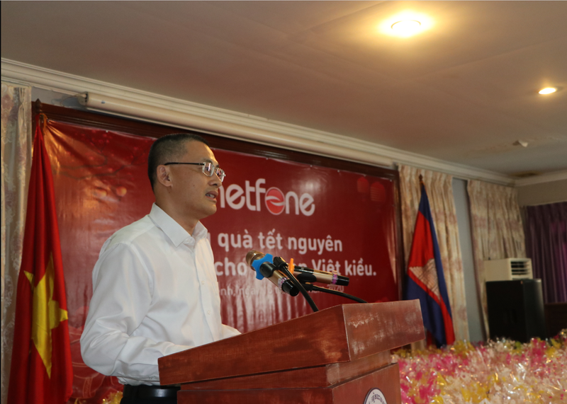 trao tang qua tet cho nguoi goc viet hoan canh kho khan tai campuchia hinh 2