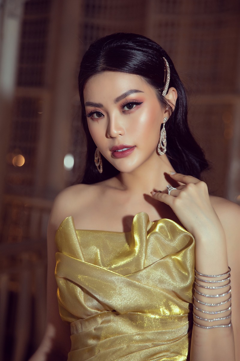 hoa hau my linh, tieu vy, thuy linh "do sac" chung mot khung hinh hinh 17