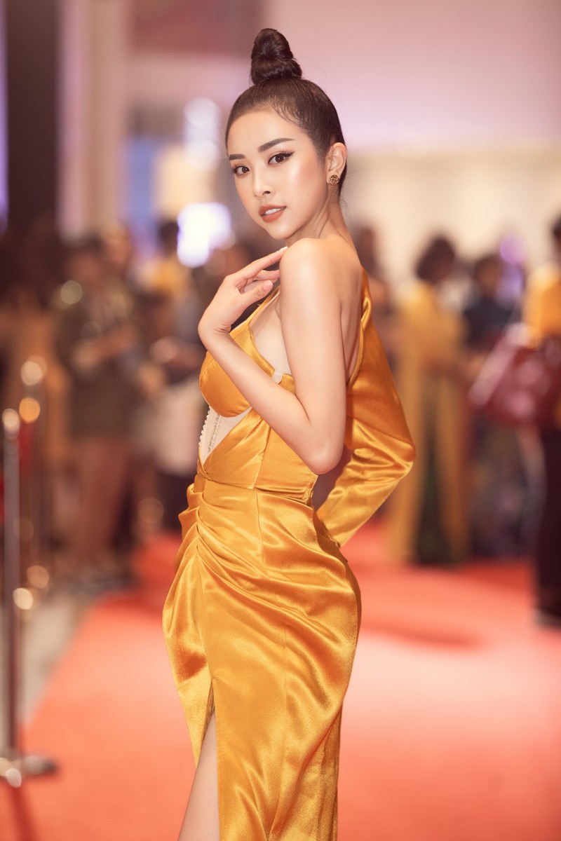 hoa hau my linh, tieu vy, thuy linh "do sac" chung mot khung hinh hinh 13