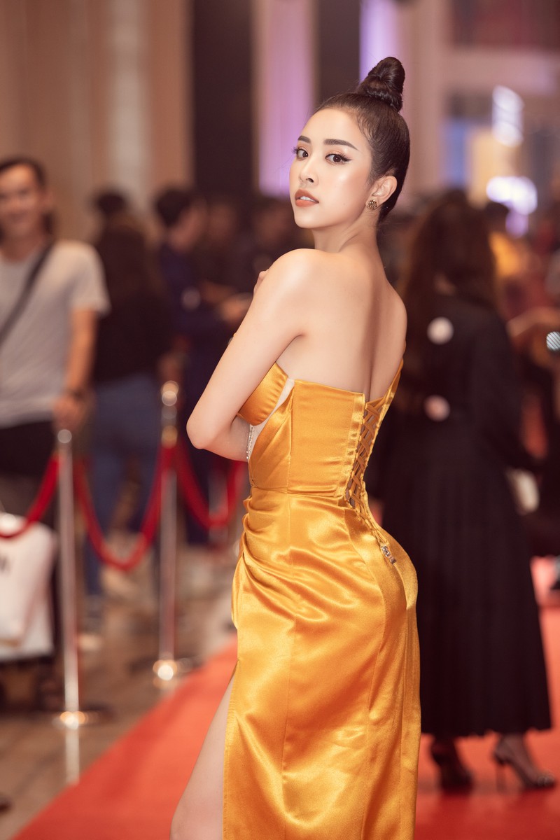hoa hau my linh, tieu vy, thuy linh "do sac" chung mot khung hinh hinh 14