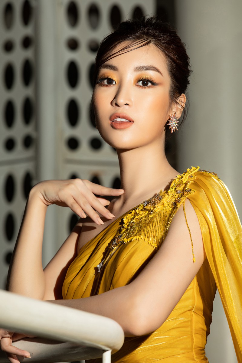 hoa hau my linh, tieu vy, thuy linh "do sac" chung mot khung hinh hinh 8
