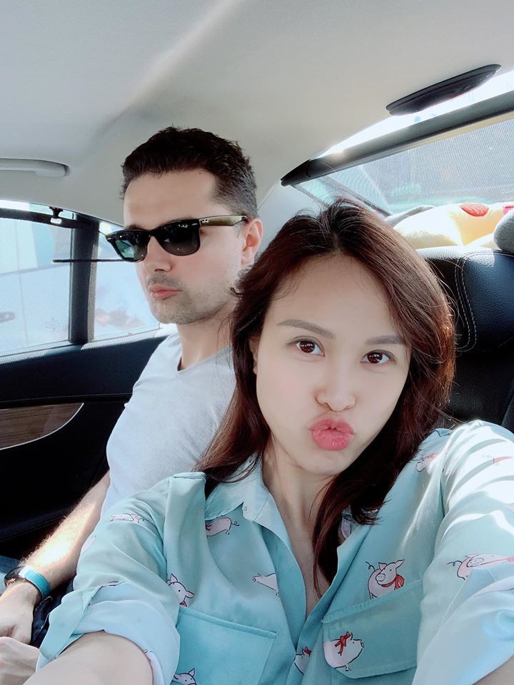 "mc goi cam nhat showbiz viet" hao huc gioi thieu tet cho chong tay hinh 4