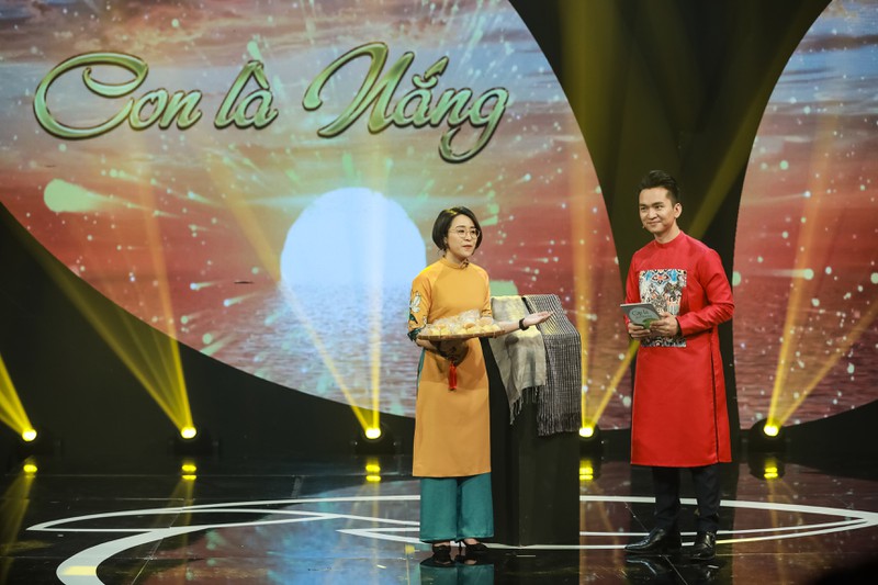 mc hanh phuc xuc dong trong gala cap la yeu thuong tet canh ty hinh 2