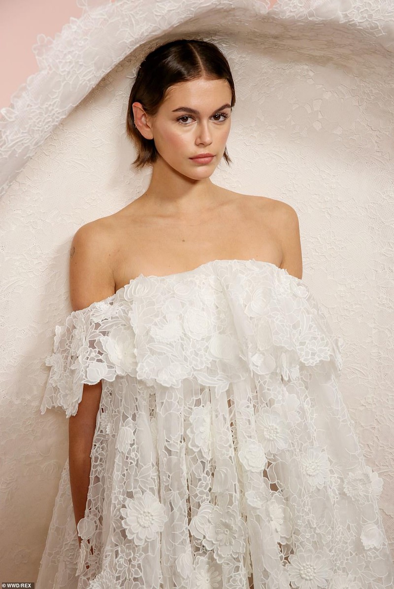 con gai cindy crawford hoa co dau ngot ngao sau khi chia tay ban trai hinh 5