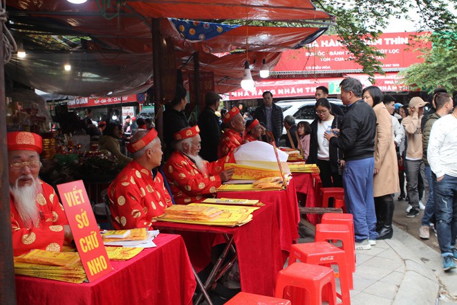 dong nguoi ket cung di le phu tay ho nhung ngay dau nam moi hinh 11