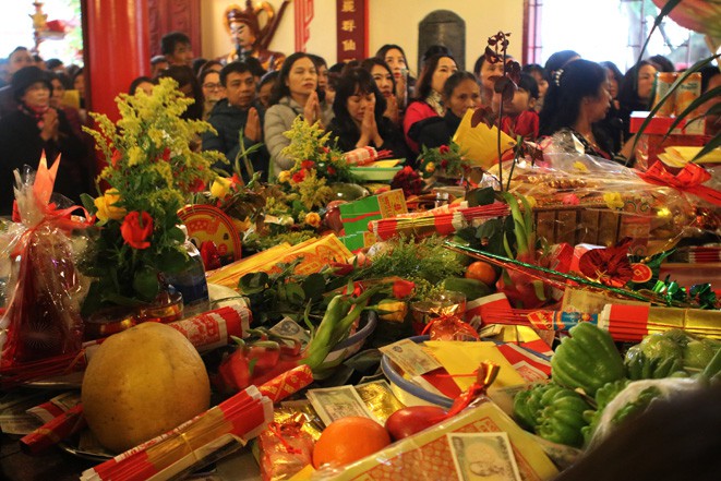dong nguoi ket cung di le phu tay ho nhung ngay dau nam moi hinh 6