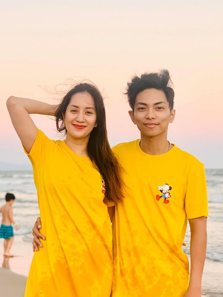 chuyen showbiz: khanh thi va chong tre mac do doi, tinh tu tren bien hinh 1