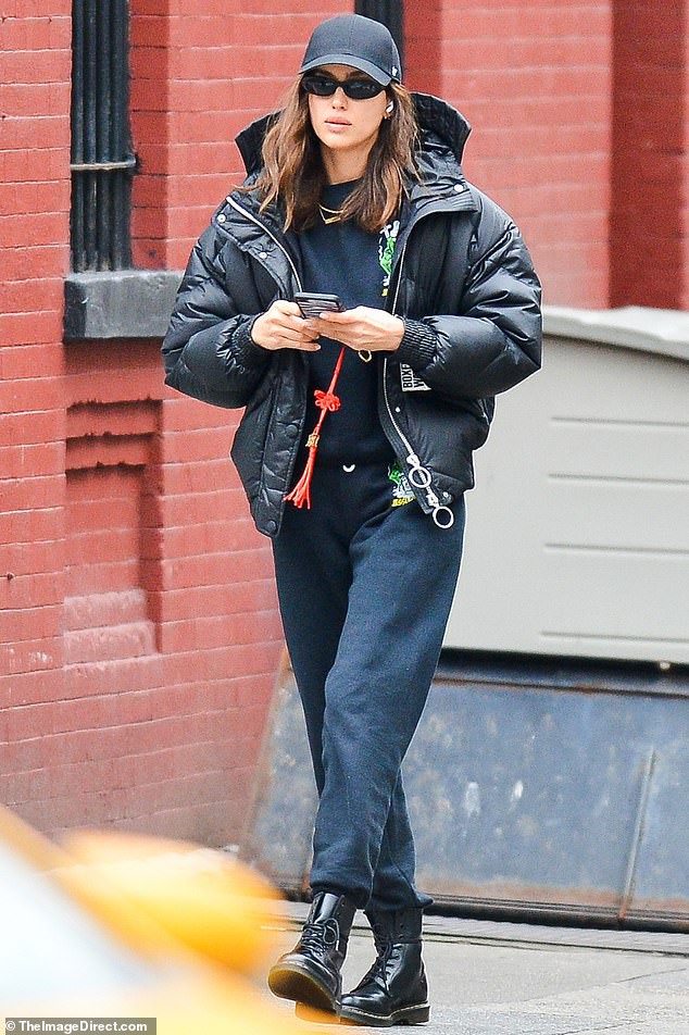 irina shayk xinh dep dua con gai di choi sau khi chup hinh voi tinh cu hinh 7