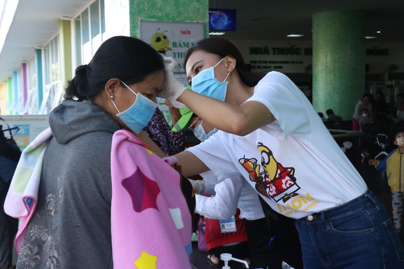 a hau kim duyen phat khau trang y te mien phi tai benh vien o can tho hinh 3