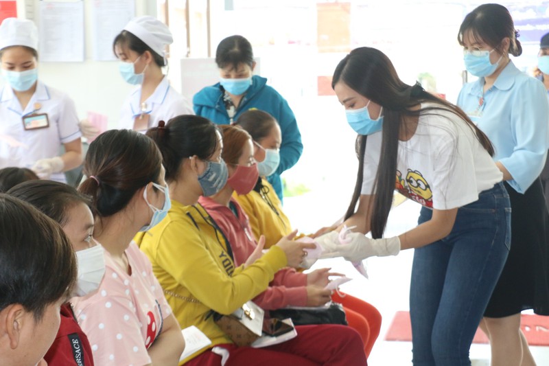 a hau kim duyen phat khau trang y te mien phi tai benh vien o can tho hinh 8