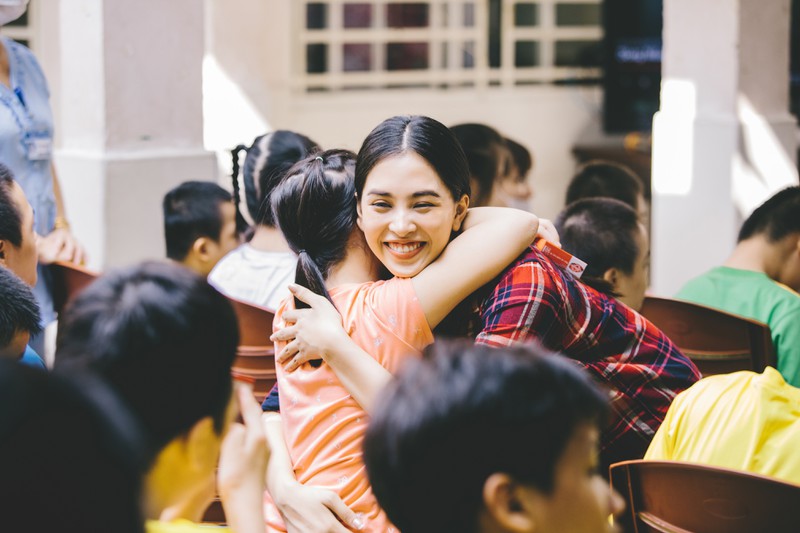 hoa hau tieu vy moc mac tham gia hien mau hinh 12