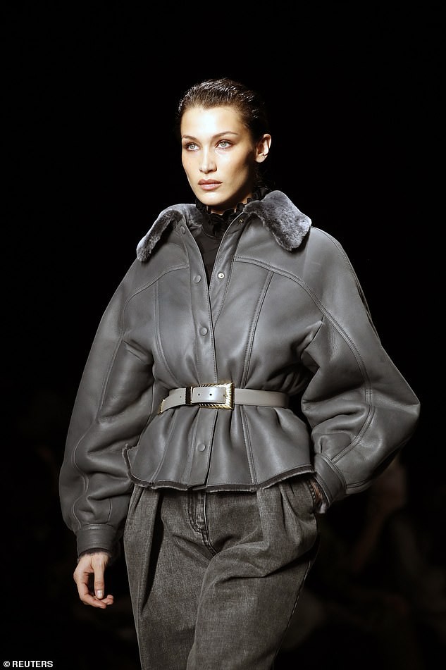 bella hadid "lot xac" voi hinh anh tu bui bam sang quyen ru tren san dien hinh 4