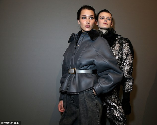 bella hadid "lot xac" voi hinh anh tu bui bam sang quyen ru tren san dien hinh 5