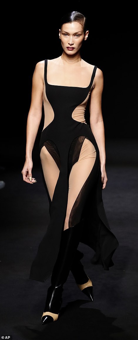 bella hadid than thai lanh lung, mac do cut-out ky la tren san catwalk hinh 4
