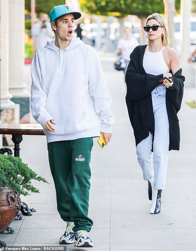justin bieber dien "cay vang" noi bat, leo deo theo vo di lam dep  hinh 6