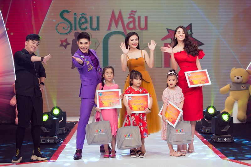 hoa hau tieu vy rang ro khi lan dau ngoi ghe giam khao "sieu mau nhi" hinh 6