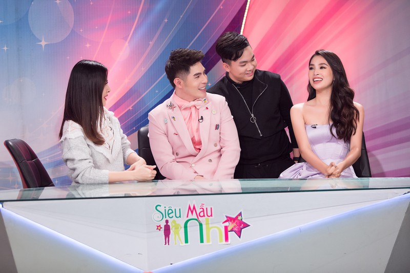 hoa hau tieu vy rang ro khi lan dau ngoi ghe giam khao "sieu mau nhi" hinh 10