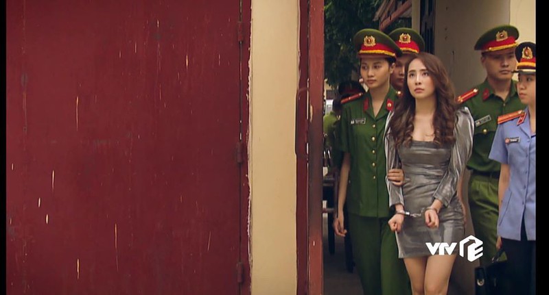 quynh nga ke hau truong bi viet anh bop co, tat va... hon hinh 1