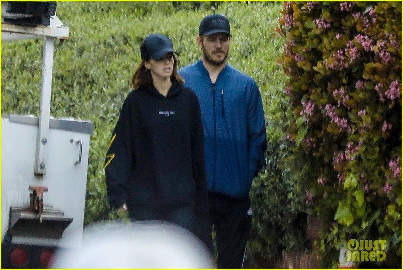 tai tu chris pratt va vo tre doi mu dong dieu di dao pho o my hinh 5
