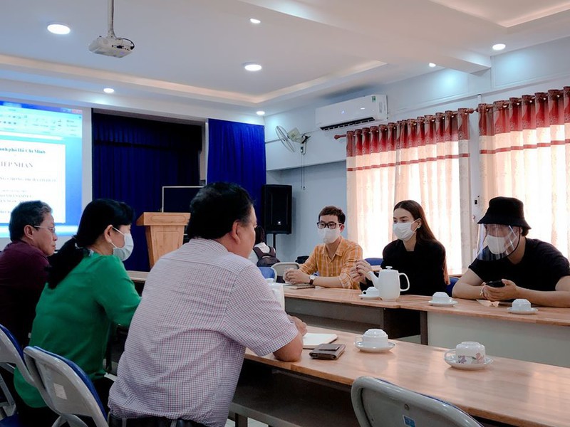 chuyen showbiz: chong cu ngoc lan buc xuc truoc tin don bi cach ly  hinh 3