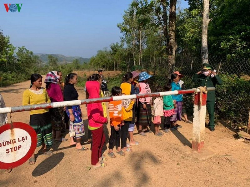 khuyen cao du khach quay ve nuoc hoac buoc phai cach ly tai quang tri hinh 3
