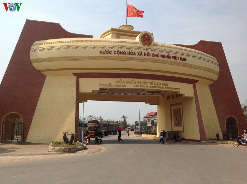 khuyen cao du khach quay ve nuoc hoac buoc phai cach ly tai quang tri hinh 2