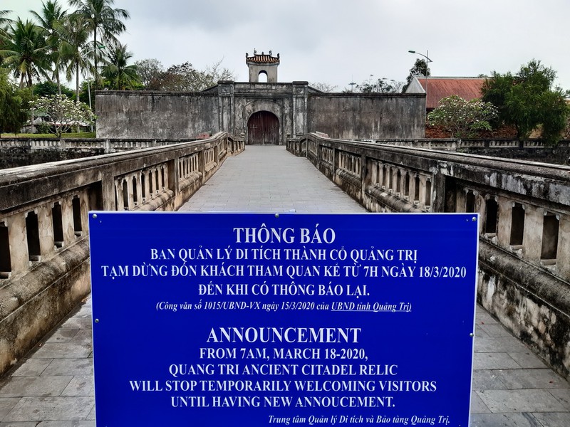 khuyen cao du khach quay ve nuoc hoac buoc phai cach ly tai quang tri hinh 4