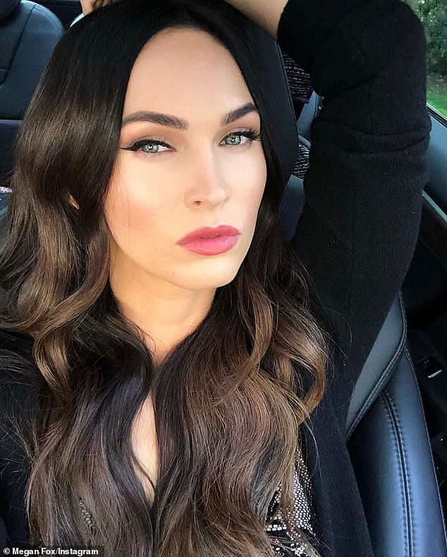 "bieu tuong goi cam" megan fox xue xoa ra pho cung chong con hinh 7