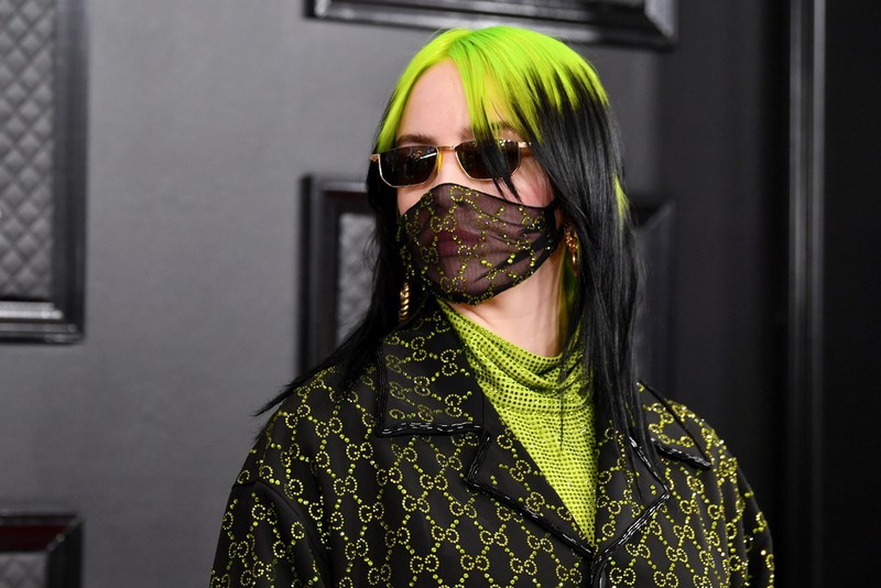 gucci, fendi ban khau trang doc la, gia vai trieu dong van chay hang hinh 1