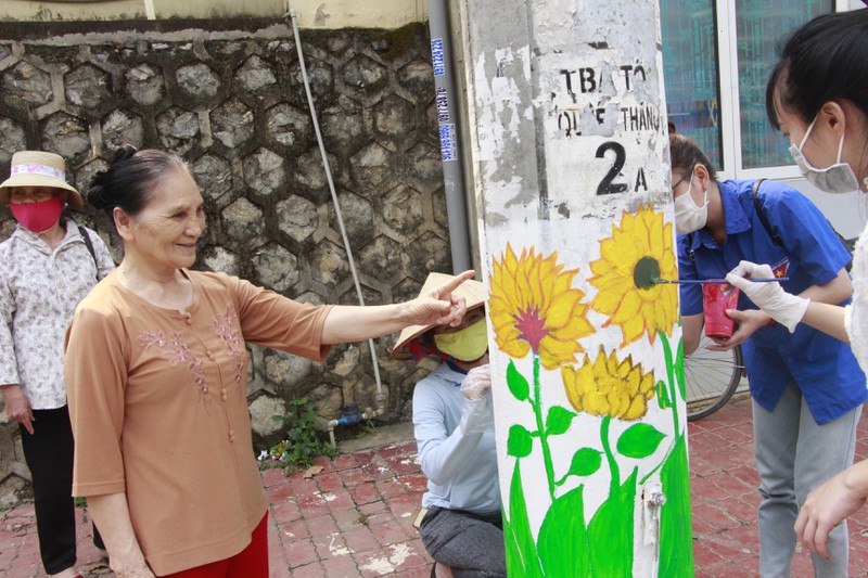 nhung cot dien "no" hoa tren pho nui son la hinh 4
