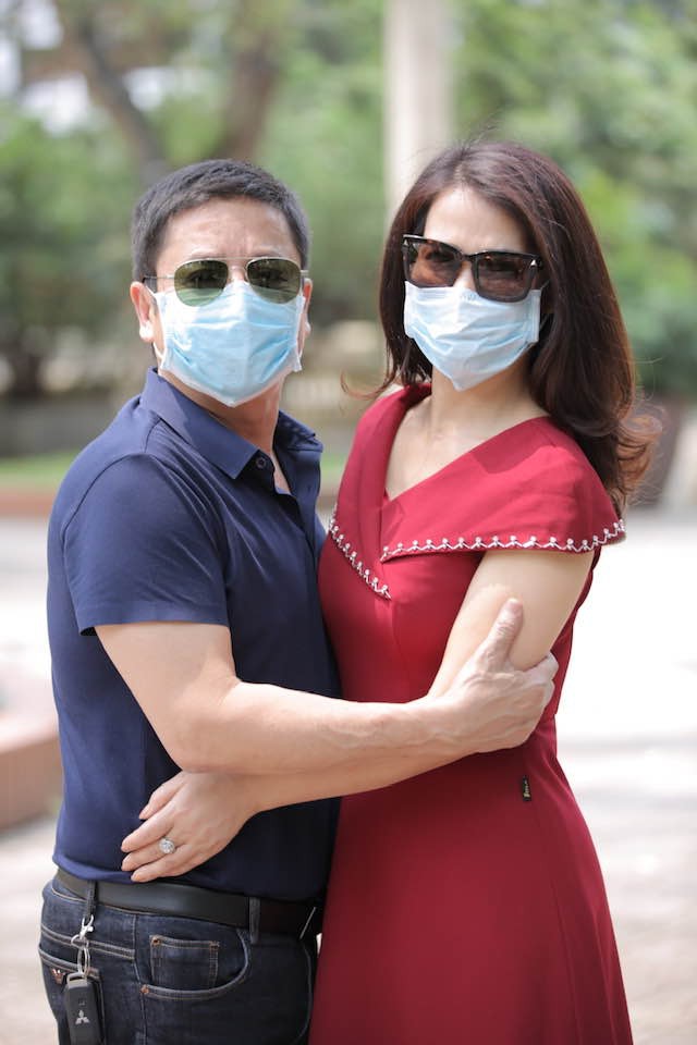 chi trung "dan mat" antifan khi bi chi trich chuyen tinh cam voi y lan hinh 1