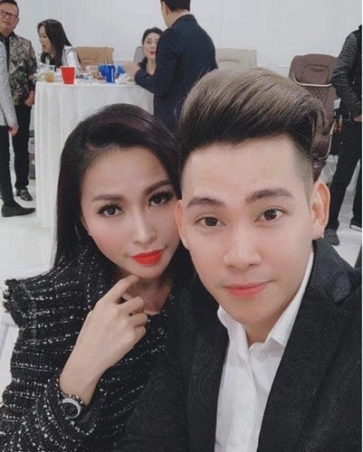 chuyen showbiz: he lo moi quan he that su giua dong nhi va me chong hinh 6