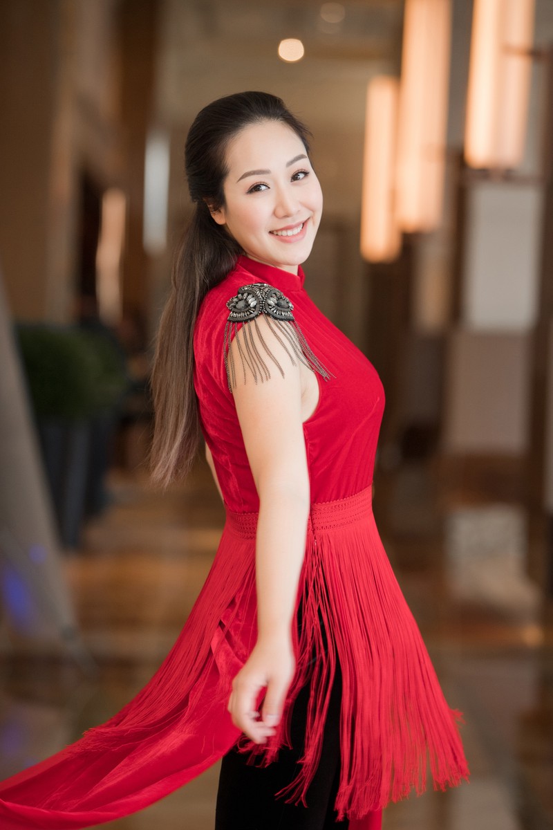 hoa hau ngo phuong lan chia se bi quyet song tich cuc trong mua dich hinh 2