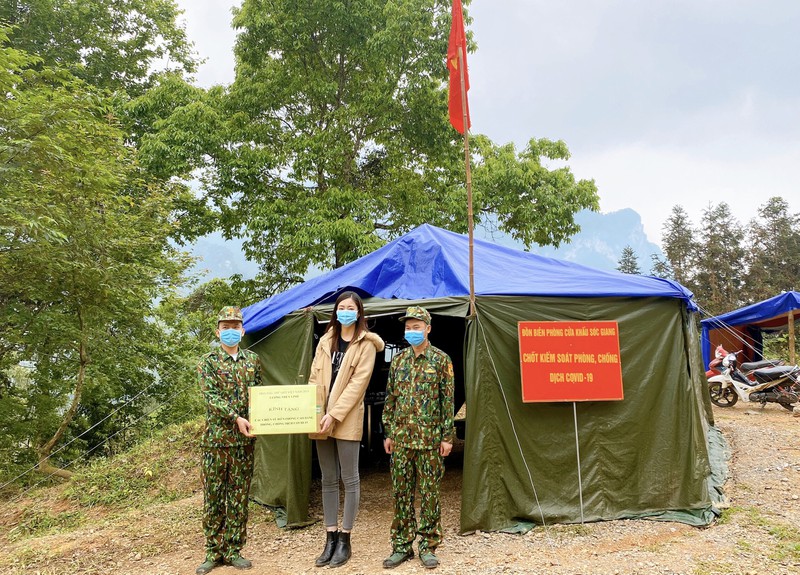 hoa hau luong thuy linh tham va tang qua cac chien si chong dich noi bien gioi hinh 9