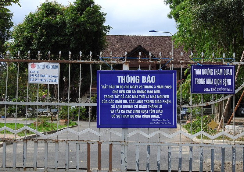 cac co so ton giao o kon tum, vinh long tuan thu viec gian cach xa hoi hinh 1