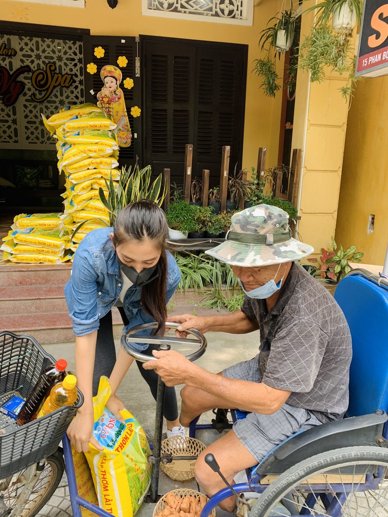 hoa hau tieu vy trao tang 1.000kg gao cho nguoi ngheo tai que nha hinh 9