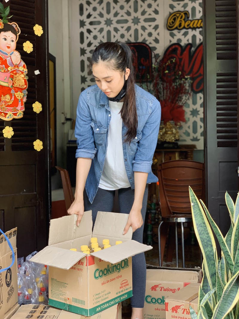hoa hau tieu vy trao tang 1.000kg gao cho nguoi ngheo tai que nha hinh 3