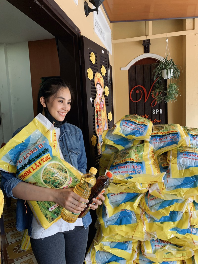 hoa hau tieu vy trao tang 1.000kg gao cho nguoi ngheo tai que nha hinh 5
