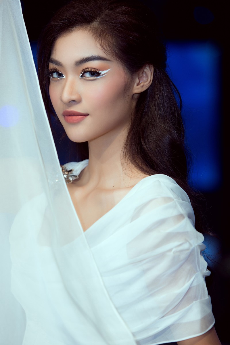 kieu loan hoa ho ly chin duoi "hop hon" quoc thien hinh 1
