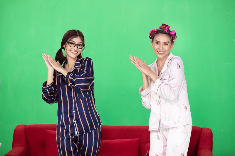 a hau kieu loan va sieu mau vo hoang yen "bat tay" chong dich covid-19 hinh 3
