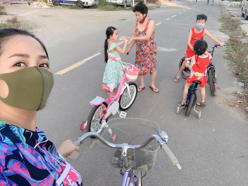khoanh khac doi thuong gian di cua oc thanh van ben gia dinh hinh 2