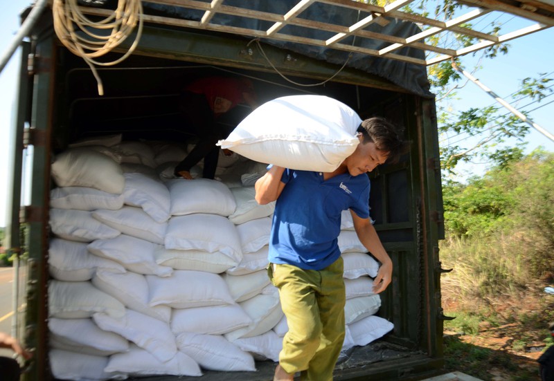 320 tan gao ho tro nguoi ngheo mua giap hat tai dak nong hinh 1
