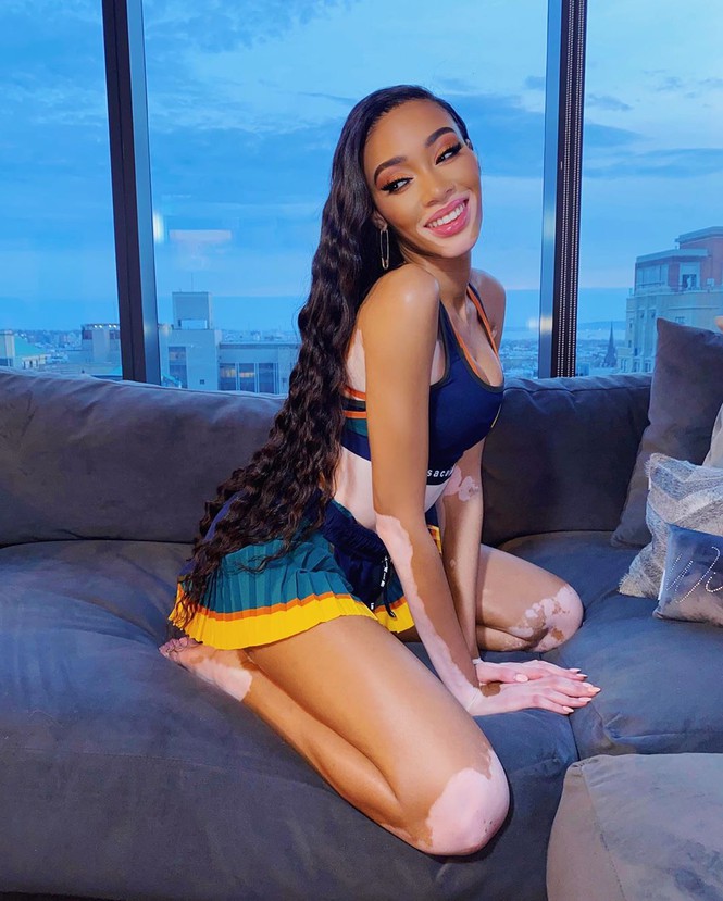 sieu mau bach bien winnie harlow catwalk voi bikini do ruc hinh 6