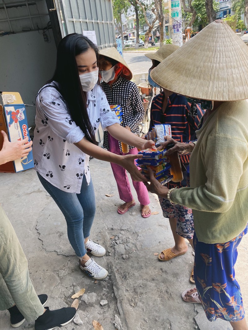 het lenh cach ly, a hau kim duyen tiep tuc cac hoat dong thien nguyen hinh 12